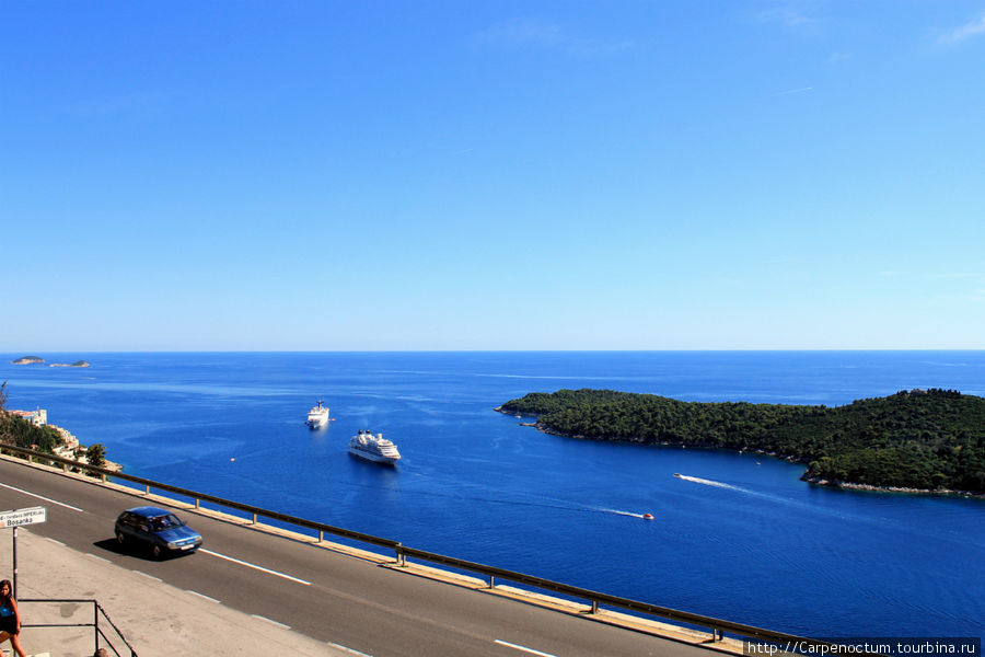 Вид на море и о.Локрум со смотровой площадки не доезжая до Дубровника Дубровник, Хорватия