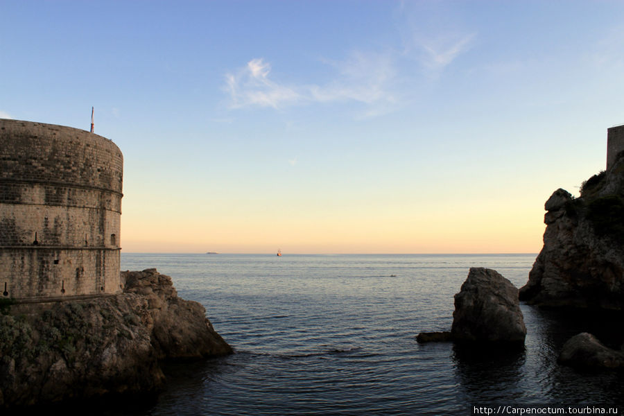 Дубровник, вид на море и крепость Дубровник, Хорватия