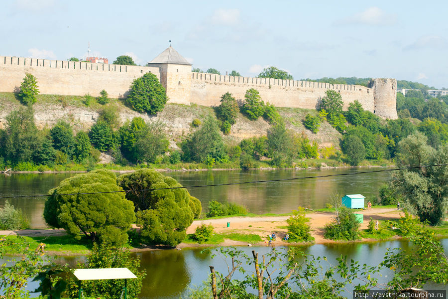 Ивангородская крепость и река-граница Нарва, Эстония