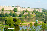 Ивангородская крепость и река-граница