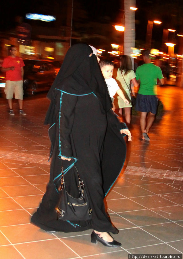 Дама в Хиджабе Хургада, Египет