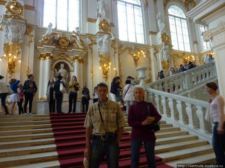На парадной лестнице Санкт-Петербург, Россия