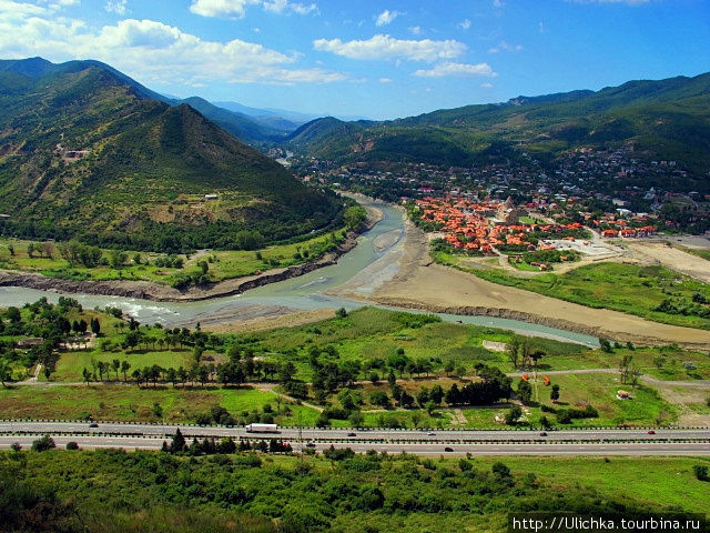 Вид на старую столицу Мцхету и те самые две реки, воспетые в стихах поэта... Мцхета, Грузия