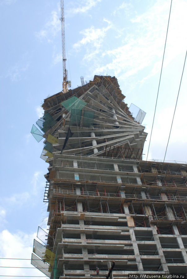 Вот такое закрученный домик будет. Панама-Сити, Панама