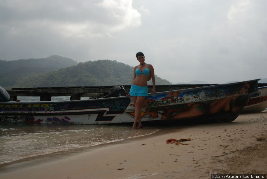Оооочень художественные лодки. Остров Исла Гранде, Панама