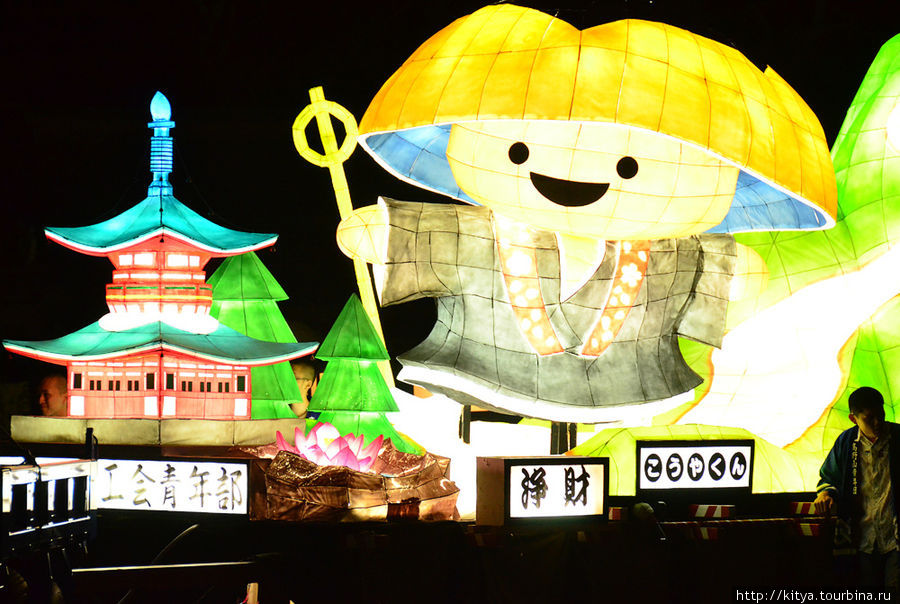 Коя-сан: праздник светящихся фигур Коя, Япония