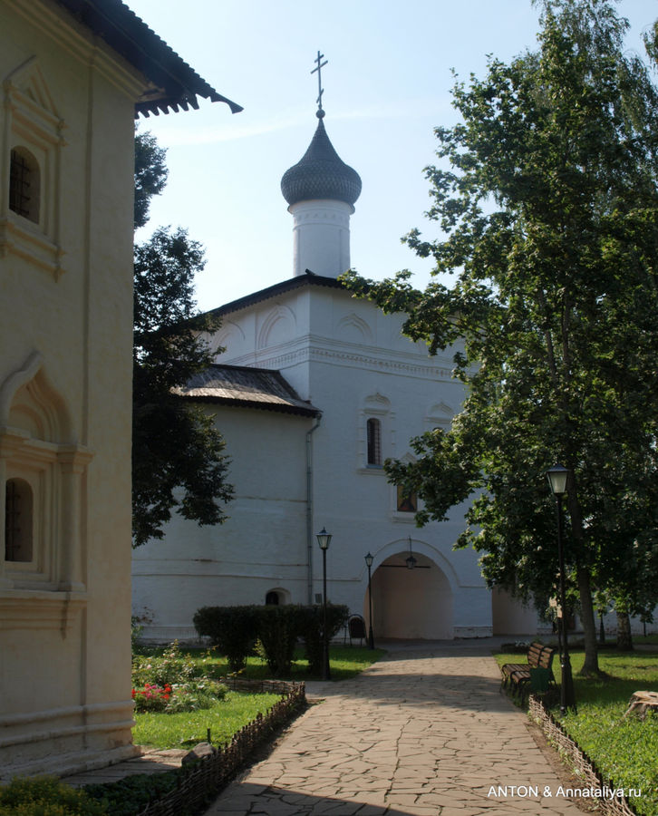 Надвратная Благовещенская церковь. Суздаль, Россия