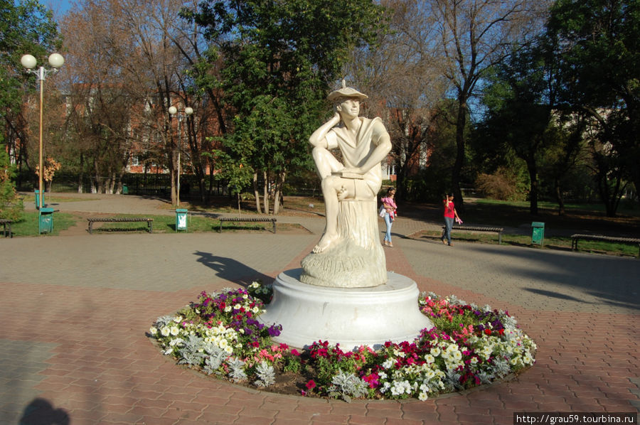 Памятник Льву Кассилю Энгельс, Россия
