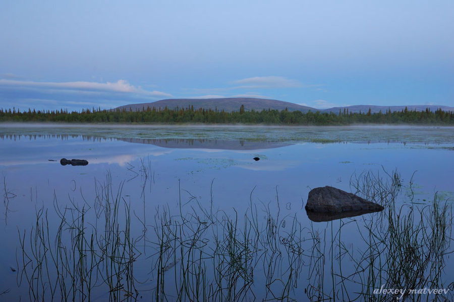 Рассвет на озере Ловозеро Мурманская область, Россия