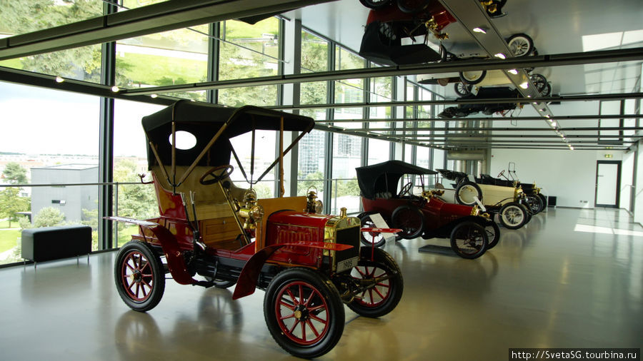 Музей автомобилей на территории Автограда. Вольфсбург, Германия