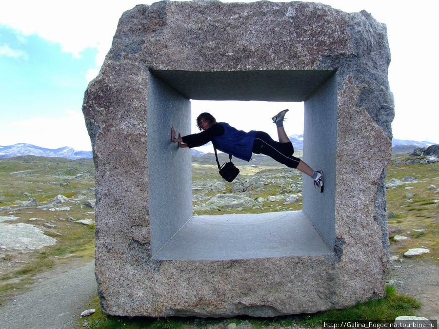 Путевая достопримечательность — квадрат из цельного камня Центральная Норвегия, Норвегия