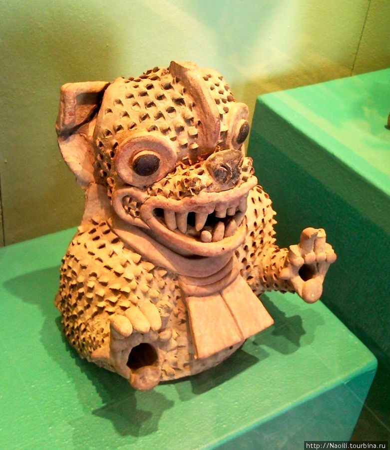Креативная скульптура в Музее Ампаро Пуэбла, Мексика