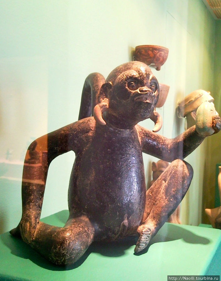 Креативная скульптура в Музее Ампаро Пуэбла, Мексика