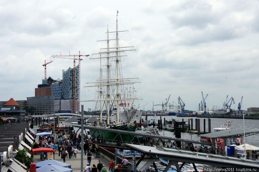 Филармония и Rickmer Rickmers Гамбург, Германия