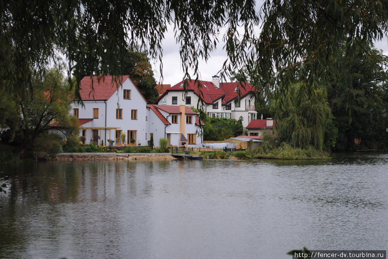 Вдоль озера Вайгар Йиндржихув-Градец, Чехия