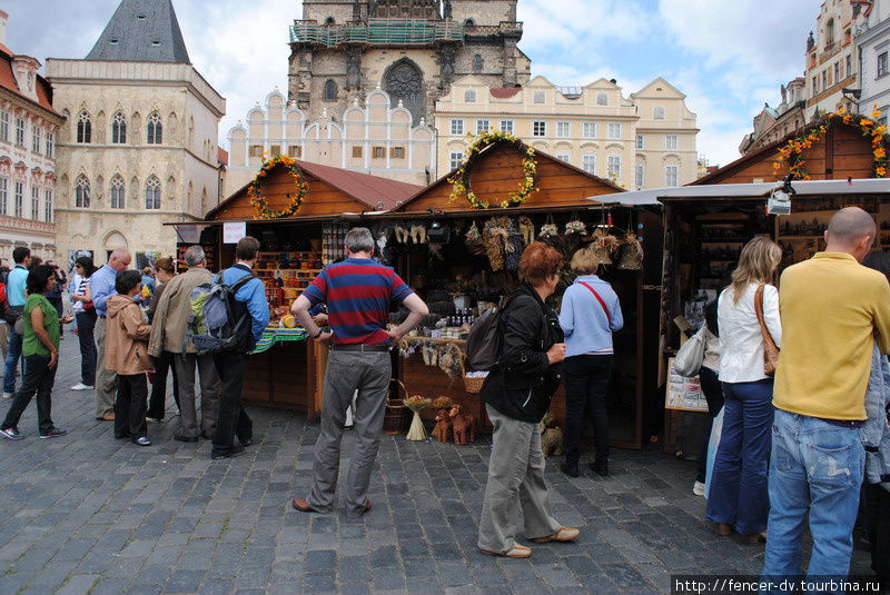 Сувениры и поделки пользуются заметно меньшей популярностью, чем еда) Прага, Чехия