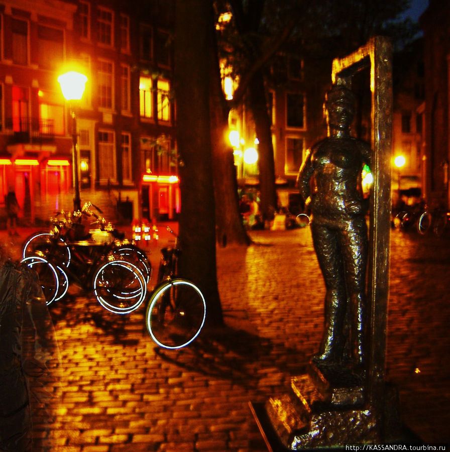 Памятник жрице любви Амстердам, Нидерланды