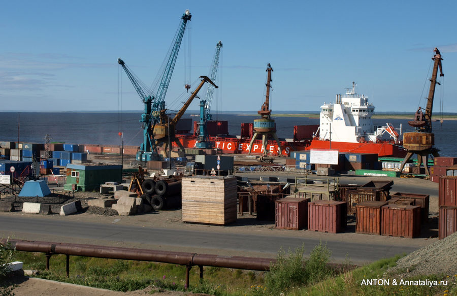 Морской порт Дудинка, Россия