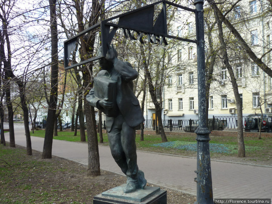 Памятник героям поэмы 