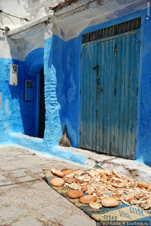 Сушатся лепешки Шефшауэн, Марокко