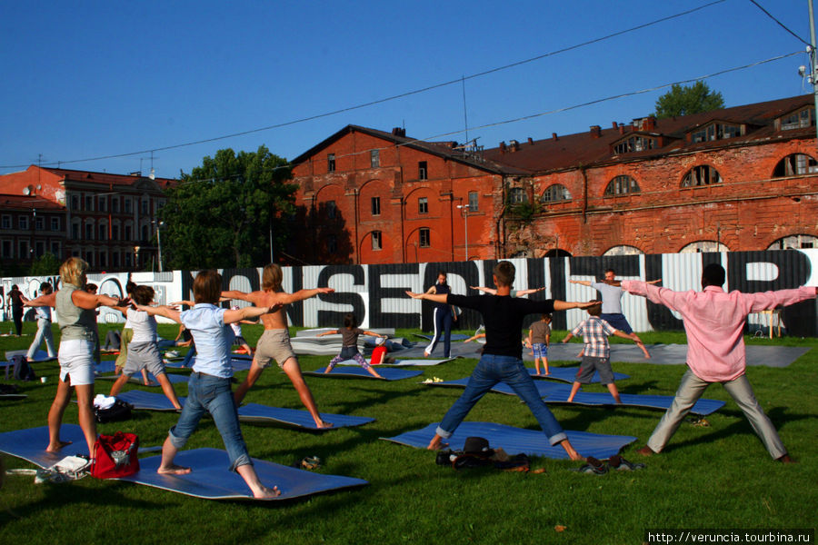 На зарядку становись! Бесплатная йога в Новой Голландии Санкт-Петербург, Россия