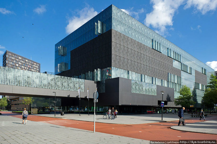 Здание библиотеки. Утрехт, Нидерланды