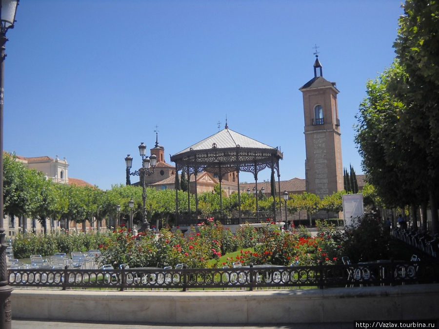 Панорама площади Алькала-де-Энарес, Испания