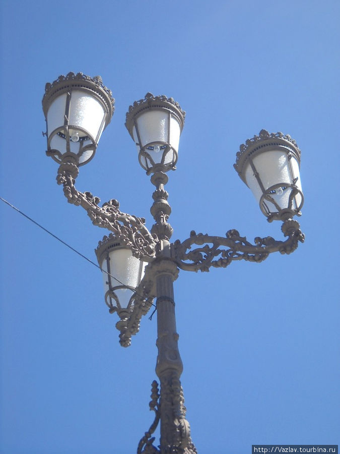 Светильник Алькала-де-Энарес, Испания