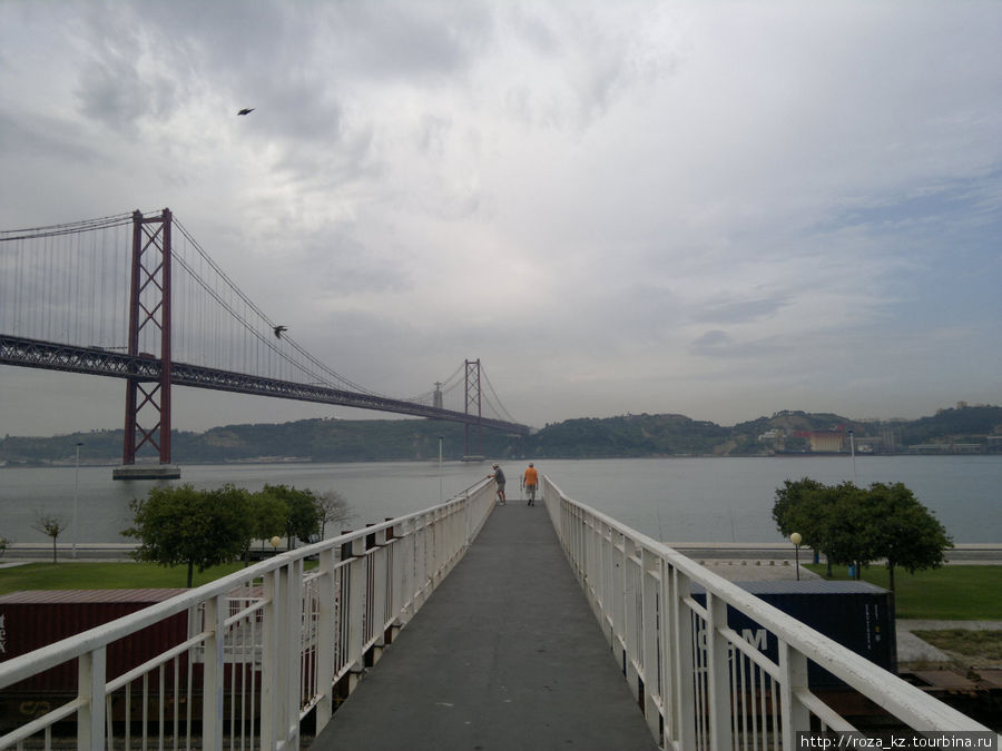 переходы через дорогу — шоссе, электрички, трамвайные пути Лиссабон, Португалия