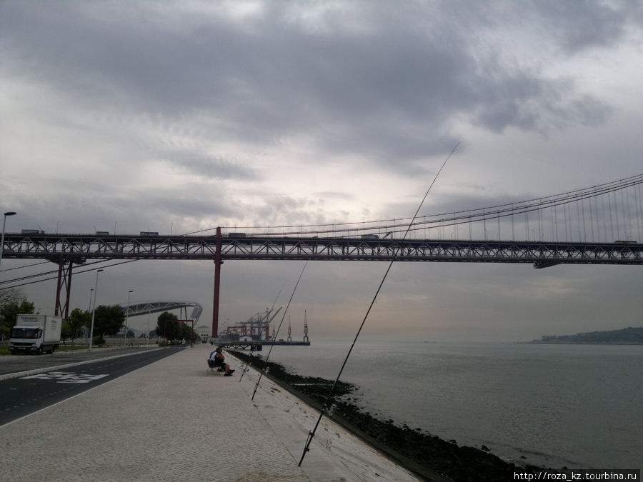 много рыбаков Лиссабон, Португалия