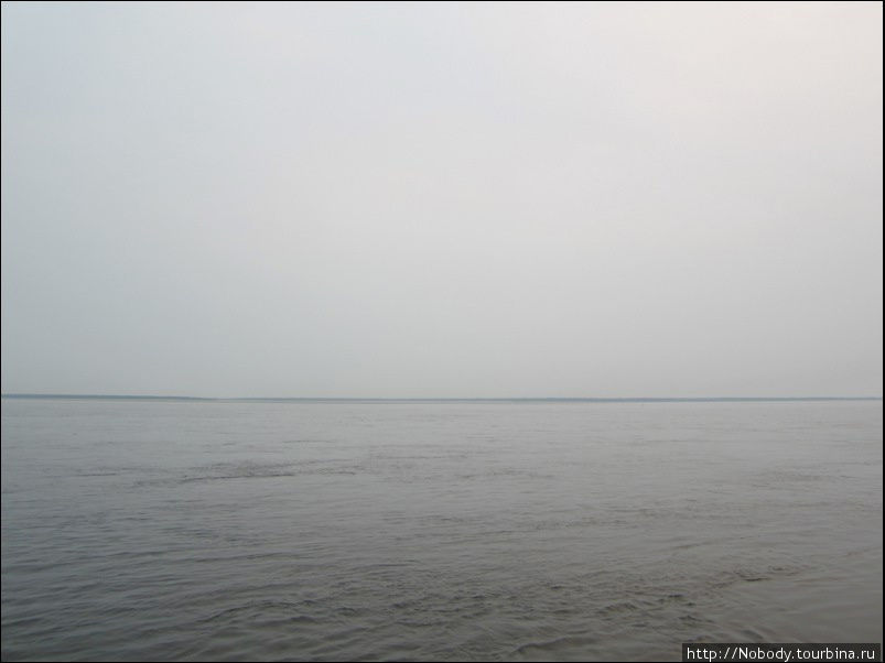 Переправа через Лену. На горизонте — острова. Другого берега не видно... Амурская область, Россия