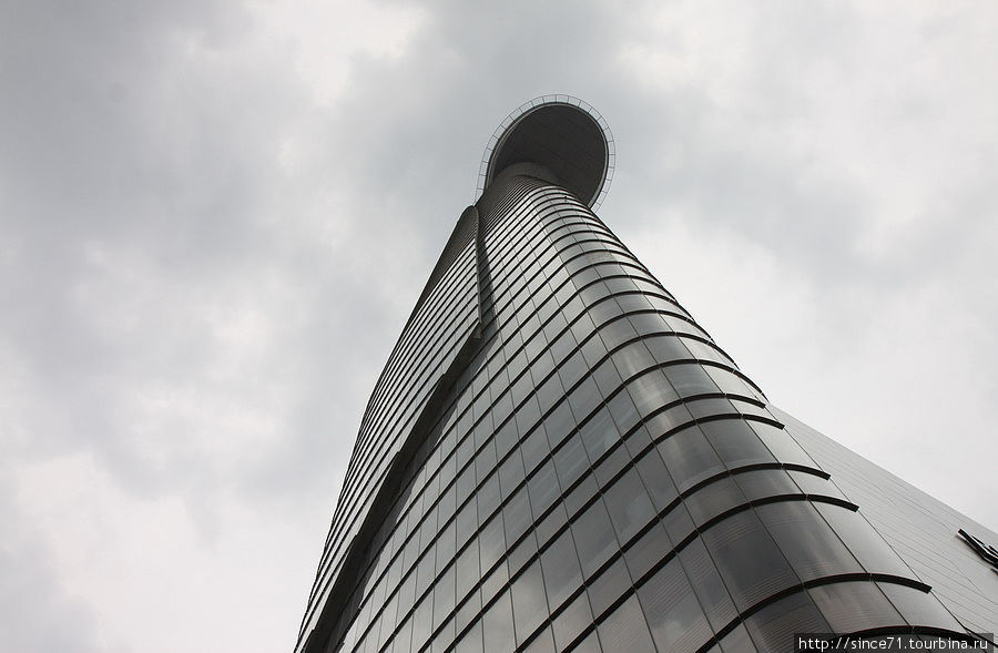 2.   Финансовая башня  Bitexco. Открытие состоялось 31 октября 2010 года, самое высокое здание Вьетнама. Хошимин, Вьетнам