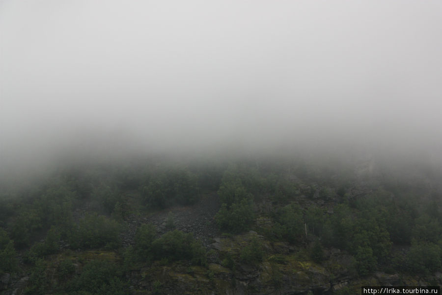 Гейрангерфьорд: солнечный и туманный Гейрангер - Гейрангерфьорд, Норвегия