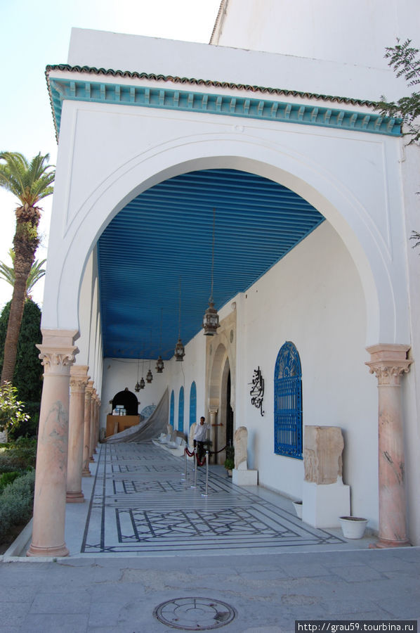 Во дворе дворца Бардо Тунис, Тунис