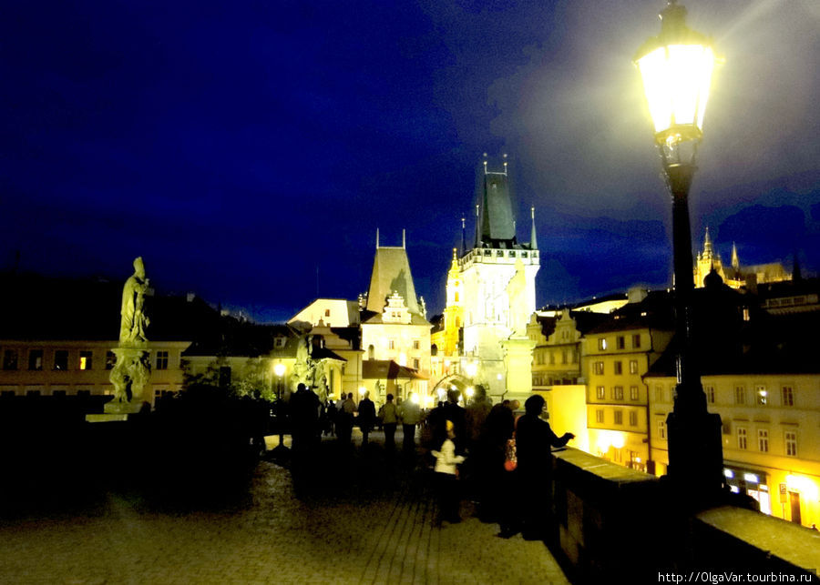 Тихо ночь опускалась  на город, и зажглись за окном фонари… Прага, Чехия