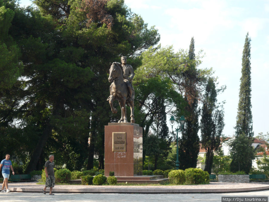 Памятник первому черногорскому королю Николаю I Негошу. Подгорица, Черногория