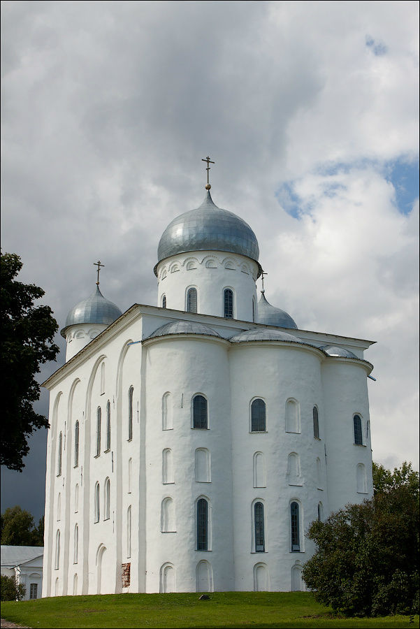 Юрьев монастырь Великий Новгород, Россия