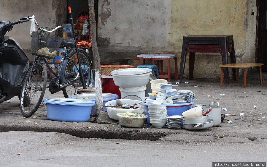 2.  Во Вьетнаме, как и во всех южных странах, большая часть жизни протекает на улице Вьетнам