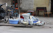 2.  Во Вьетнаме, как и во всех южных странах, большая часть жизни протекает на улице