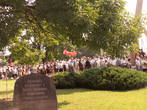 Утром 19 июня участники обороны Бендер, горожане, руководство республики и гости из других городов и районов приняли участие в Митинге и церемонии возложения цветов на Мемориале памяти и скорби Бендер.