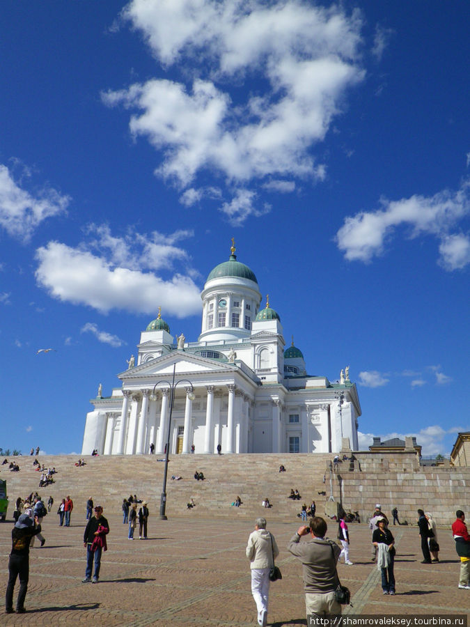 Кафедральный собор солнечным днем Хельсинки, Финляндия