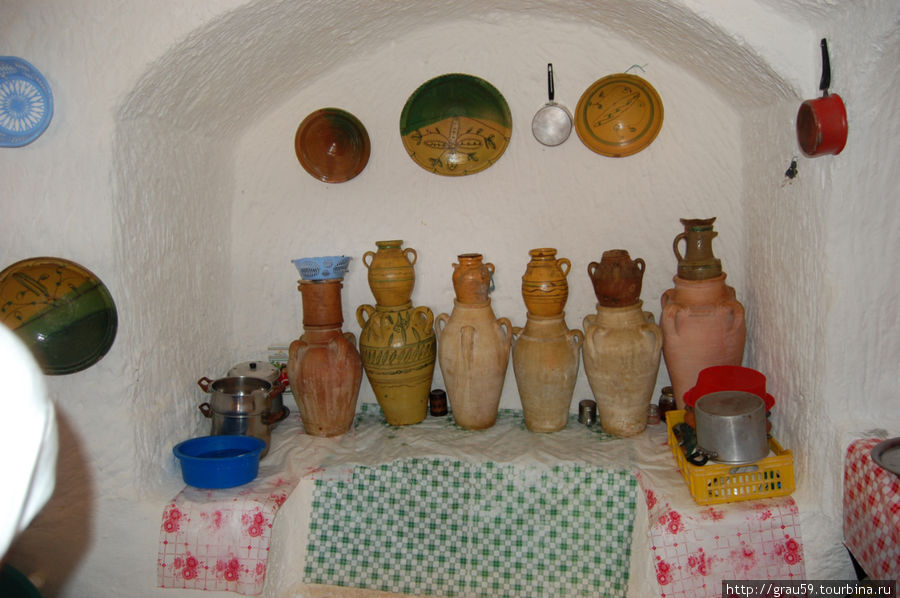 В жилище троглодитов Матмата, Тунис