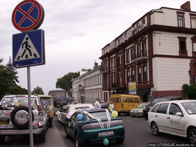 Оперный, архитектура и люди. Одесса, Украина