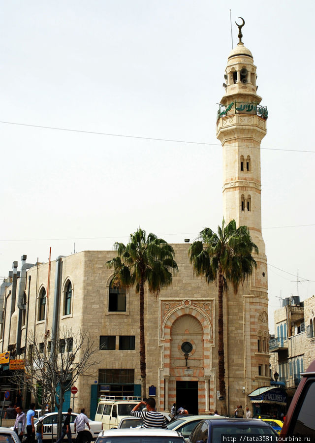 Мечеть Омара, расположенная рядом с Храмом Рождества Христова на Ясельной площади. Западный берег реки Иордан, Палестина