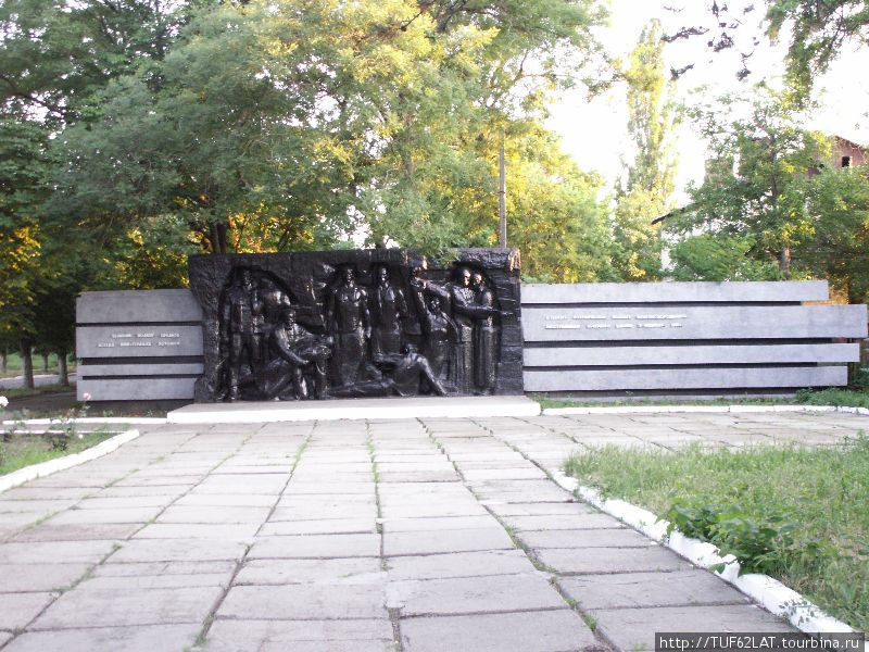 Памятник железнодорожникам растреленных у Чёрного забора. Бендеры, Приднестровская Молдавская Республика