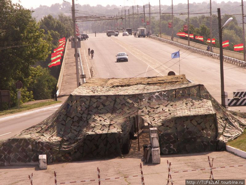 Блокпост миротворцев на въезде в город. Бендеры, Приднестровская Молдавская Республика