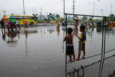 Манила после дождей. Новостные ленты в России в это время сообщают о наводнении в Маниле.