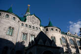 Здание государственного банка, было построено в 1913 году в честь празднования 300-летия дома Романовых.
