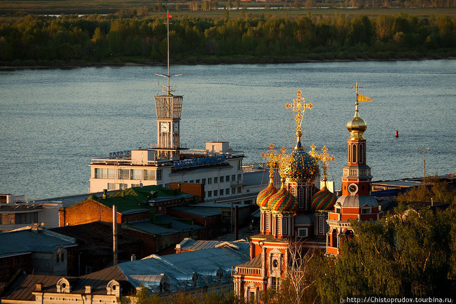 Церковь и речной. Нижний Новгород, Россия