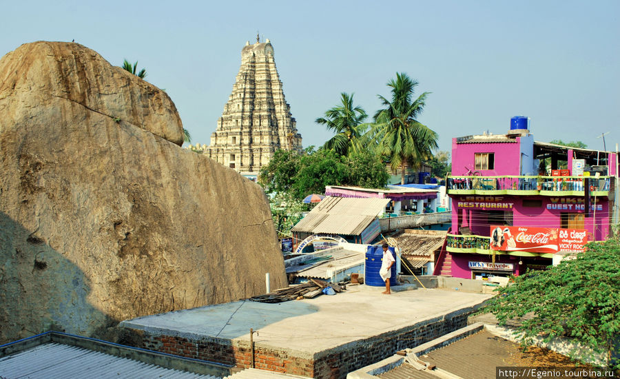 действующий храм Вирупакши Хампи, Индия